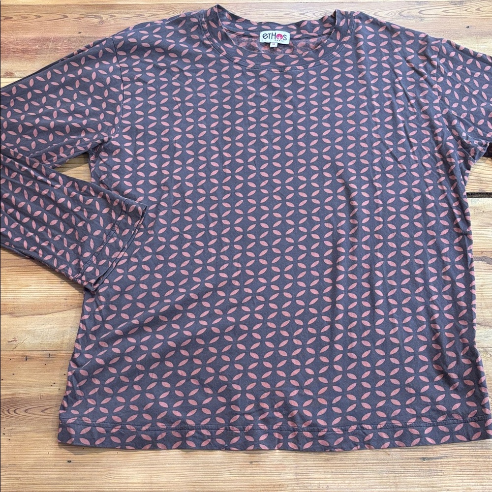 ETHOS Paris M Geo Printed 100% Organic Cotton Knit Top Long Sleeve Crew